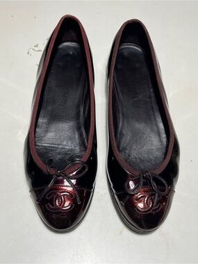 Chanel Women’s Patent Leather Ballet Flats in Burgundy/Brown
